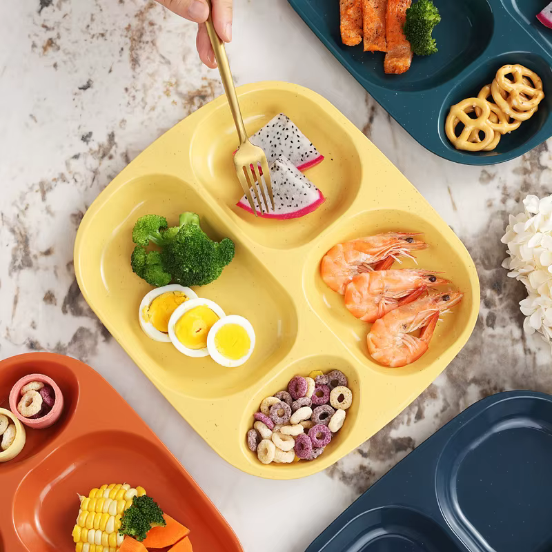 Assiette individuelle en plastique à 4 compartiments