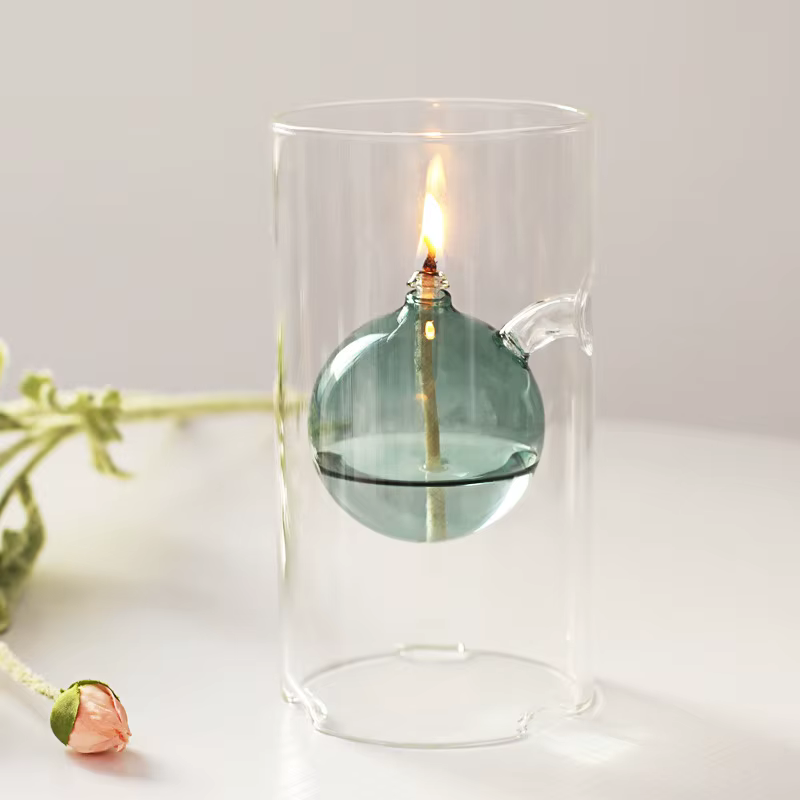 Lumière à huile en verre