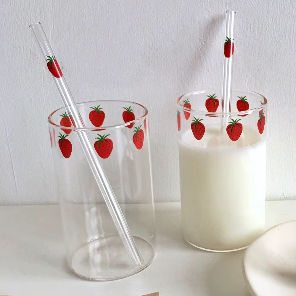 Tasse en verre mignonne à fraises de 300ml, avec paille, tasse d'eau transparente créative, lait d'étudiant, verre résistant à la chaleur Nana