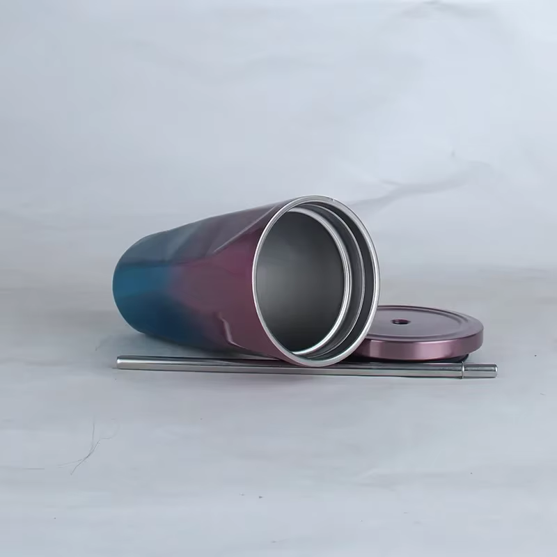 Tasses à eau automatiques isolées