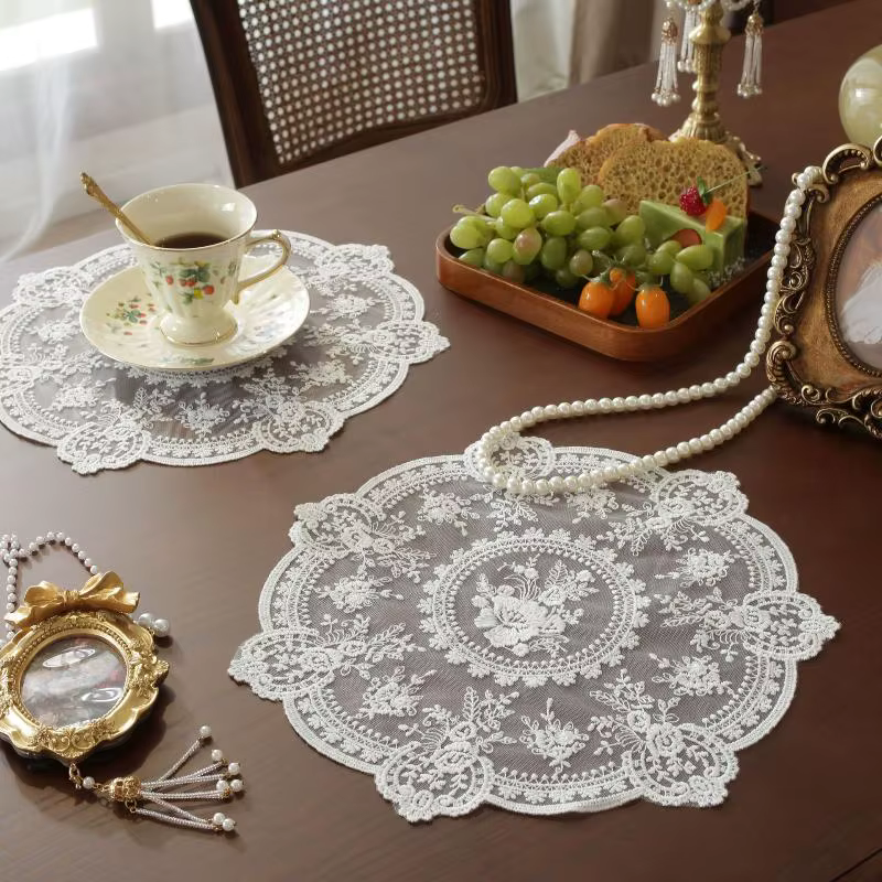 Set de table rétro européen avec broderie exquise