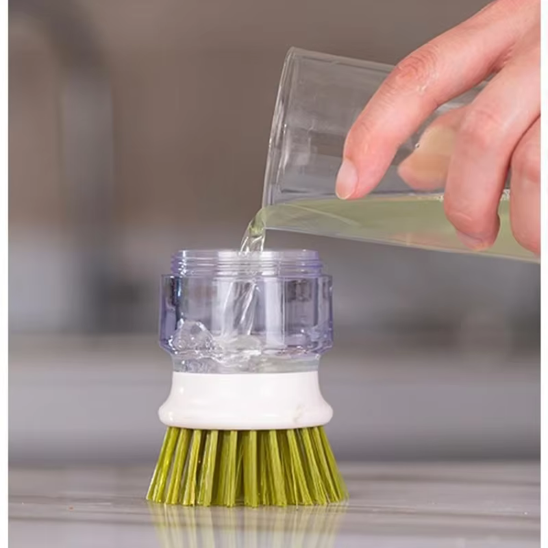 Brosse à vaisselle avec distributeur de savon
