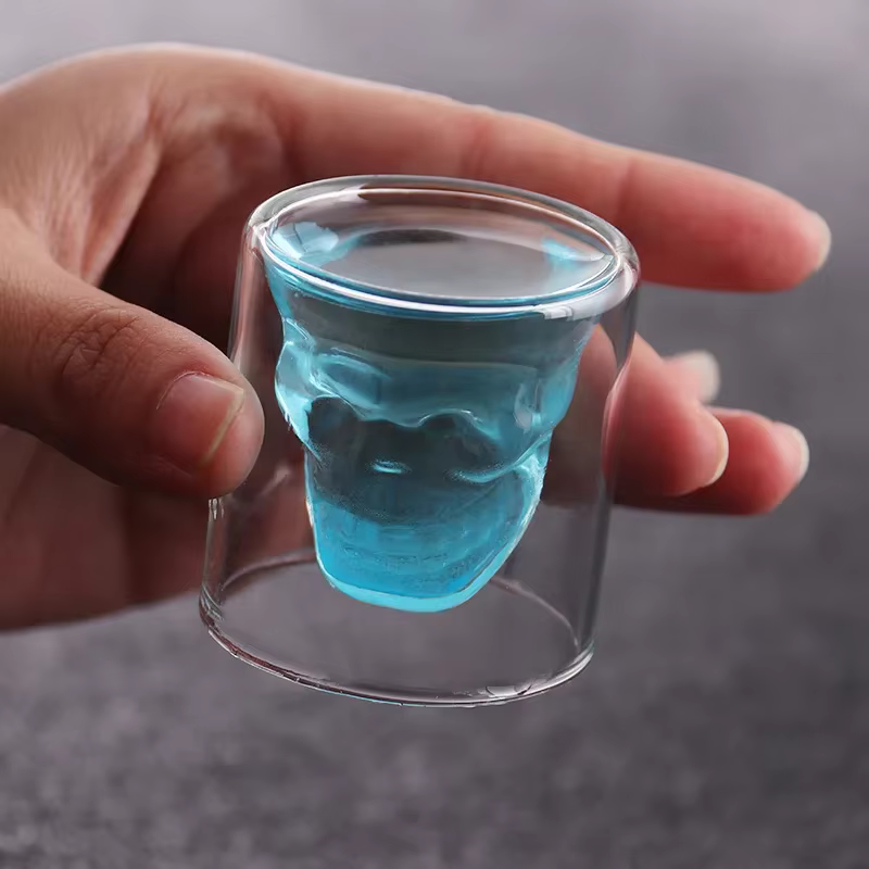 Verre de barre créatif tête de mort
