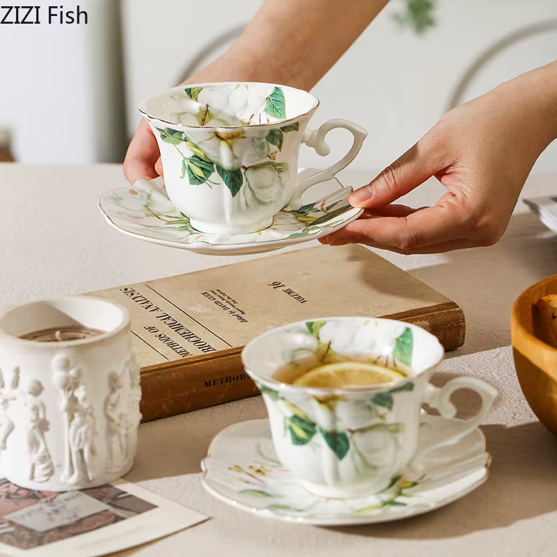 Tasses peintes camélia élégantes