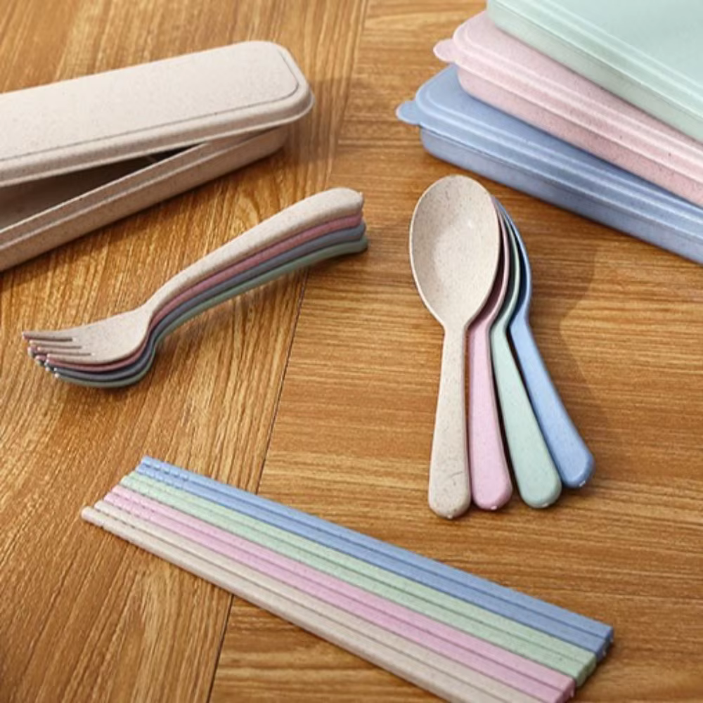 Ensemble de couverts en plastique avec boîte de rangement