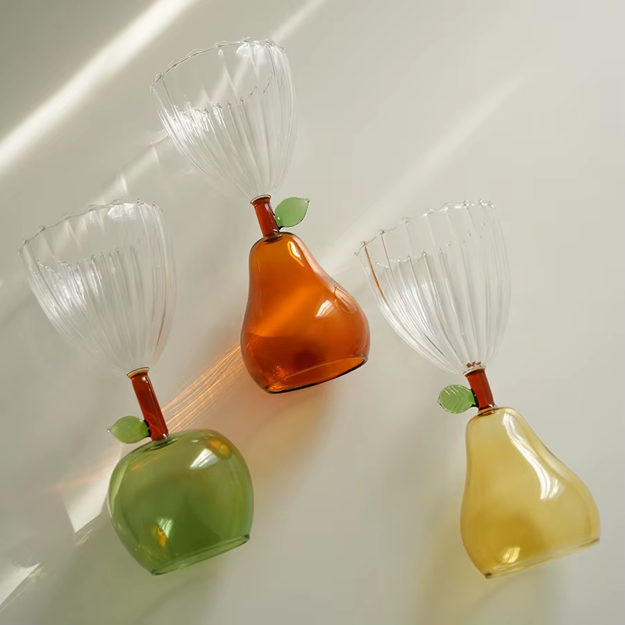 Verre à vin rouge en forme de fruit