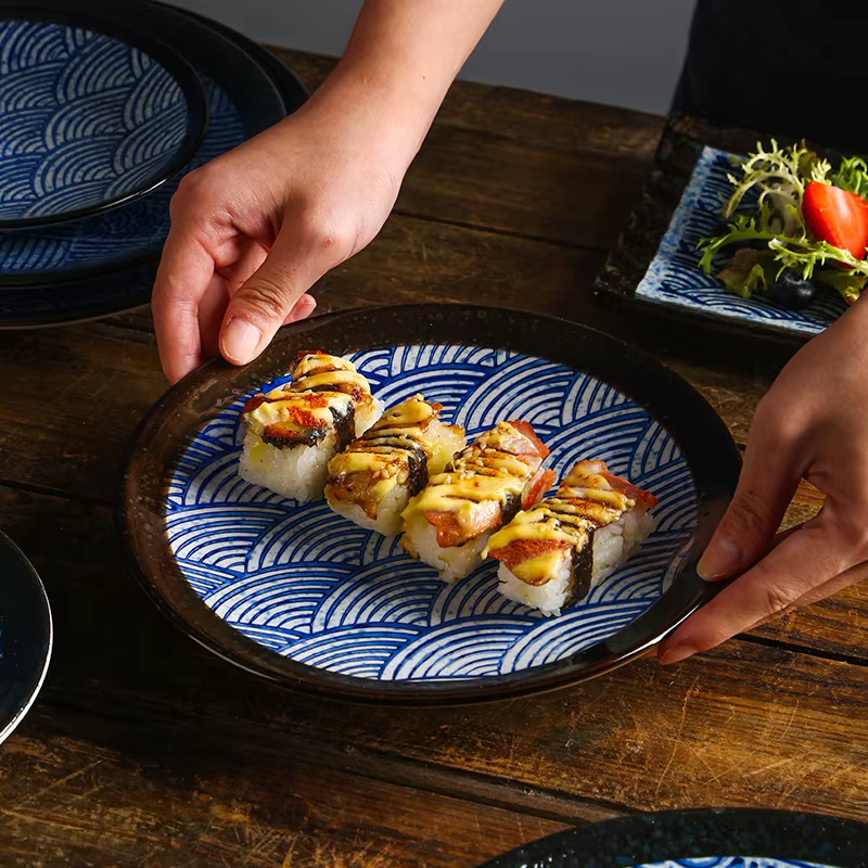 Assiette à Sushi en Céramique à Motif de Vagues Bleues et Blanches