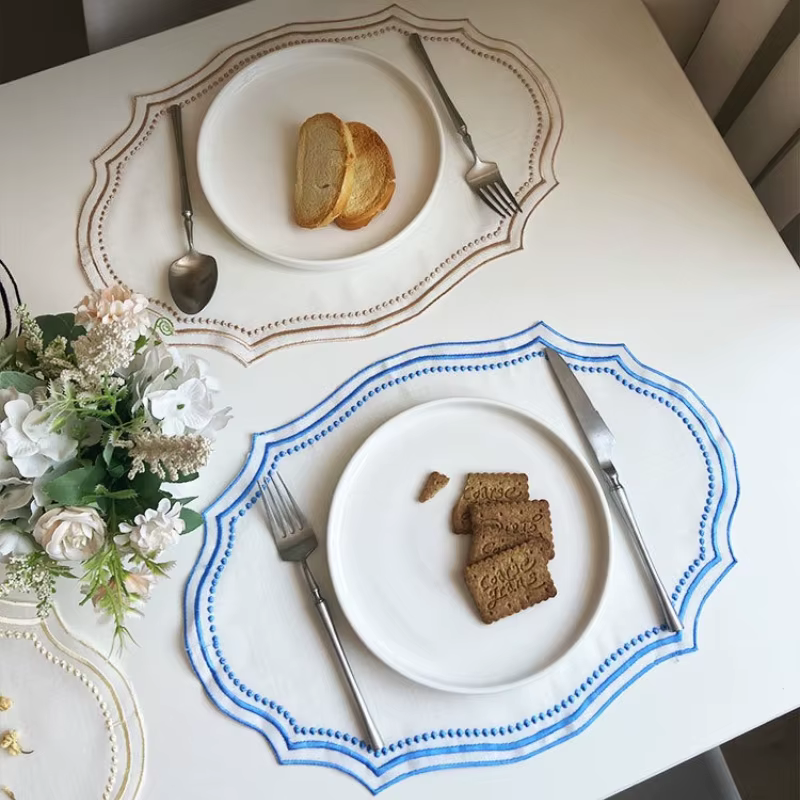 Tapis de Table en dentelle française