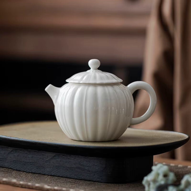 Théière japonaise en céramique faite à la main