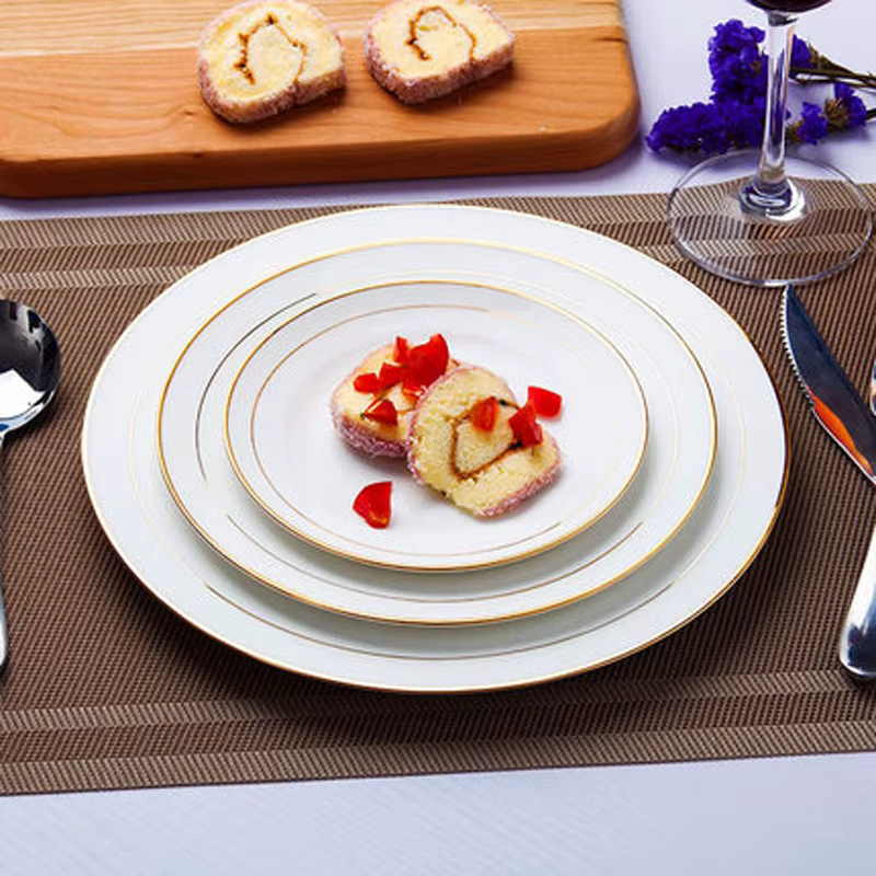Assiette à dîner en porcelaine blanche