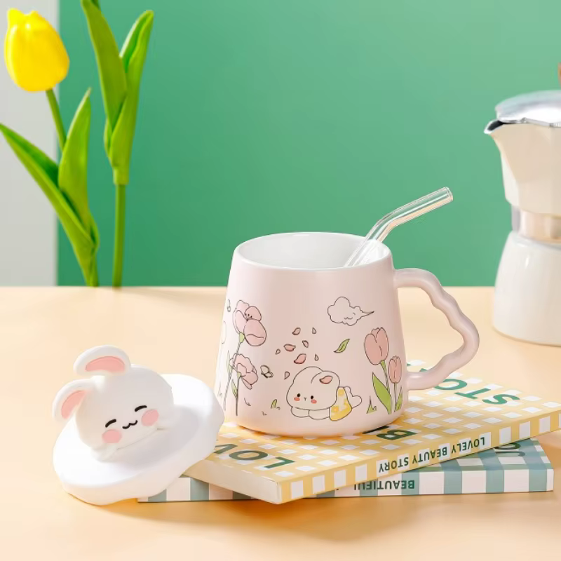 Tasse de lapin mignon de dessin animé avec couvercle