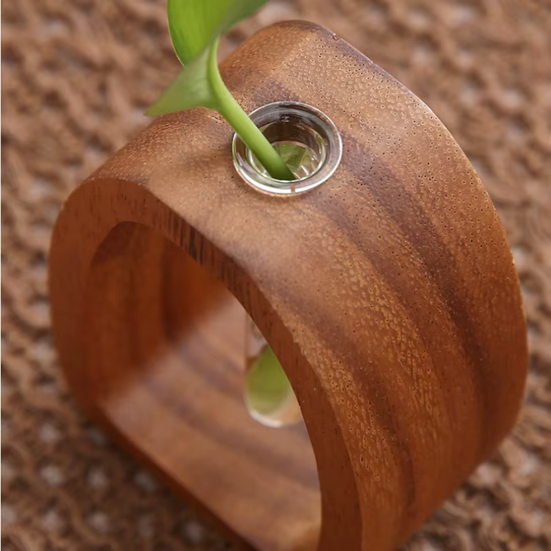 Ustensile à fleurs en bois massif