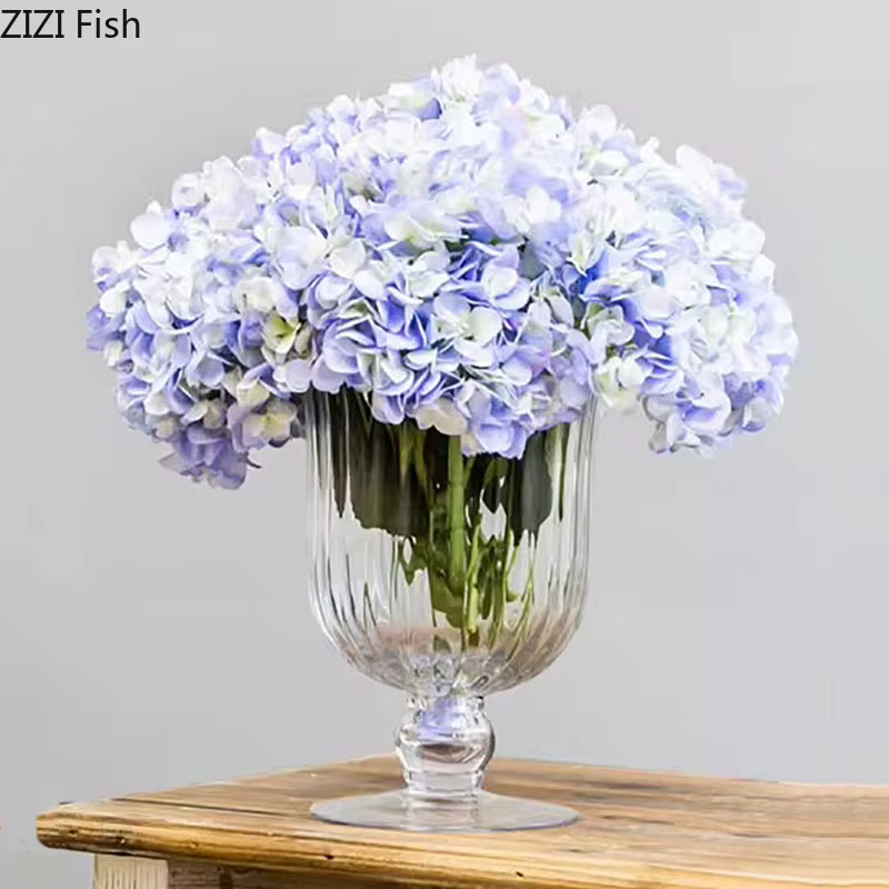 Vase en verre transparent à grande tasse
