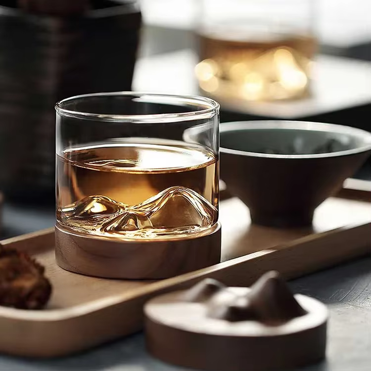 Verre à whisky de montagne avec Base en bois