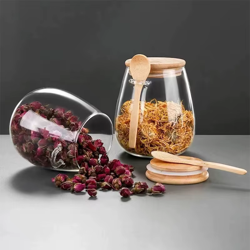 Pot en verre scellé à la mode avec cuillère et couvercle