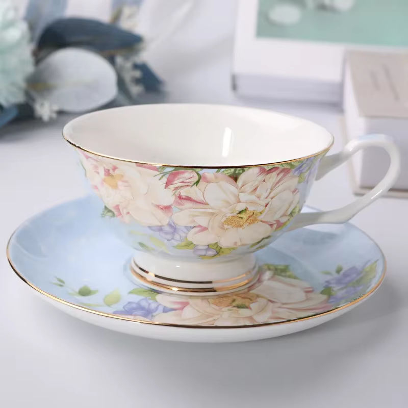 Tasse à thé britannique anglaise de l'après-midi