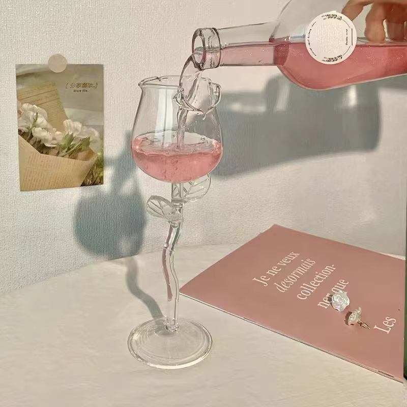 Verres à vin rouge en forme de rose