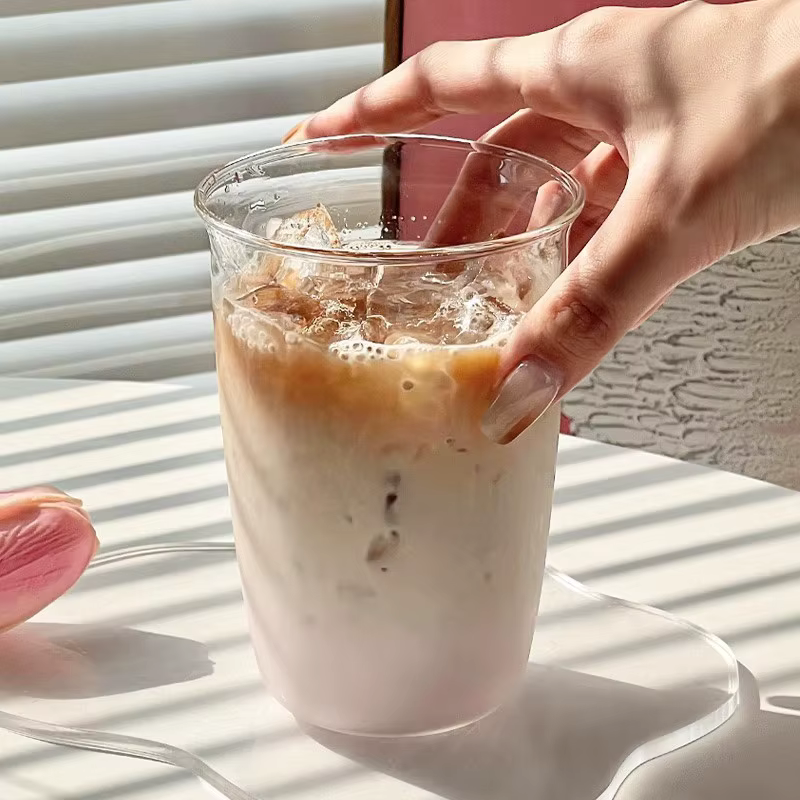 INS – tasse en verre à rayures verticales