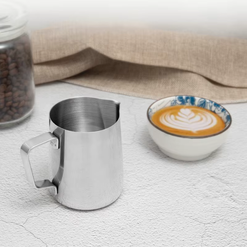 Pichet à mousse de café et de lait