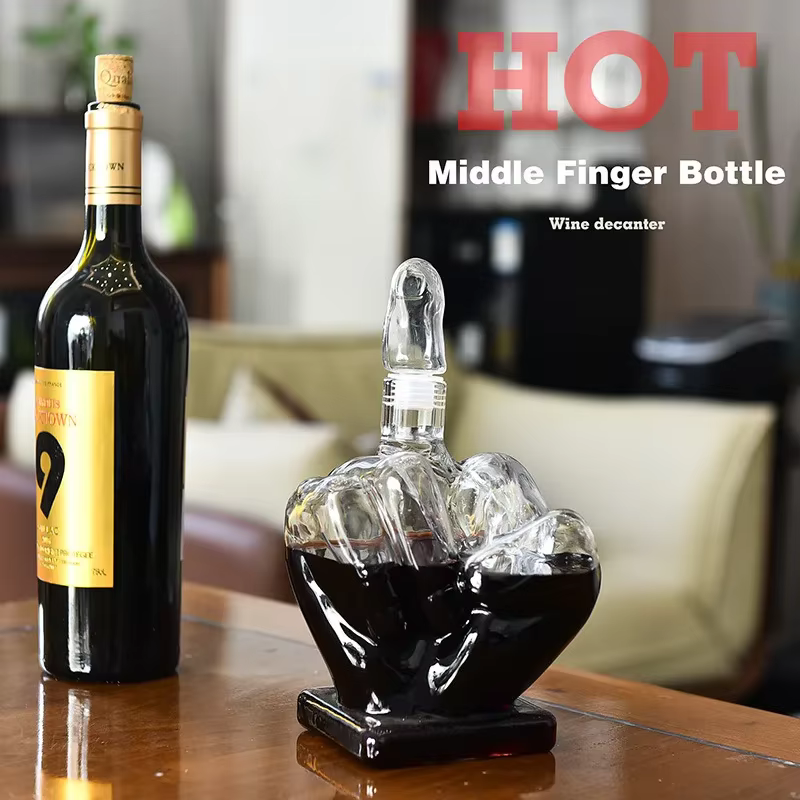 Bouteille de vin en verre à doigt créative