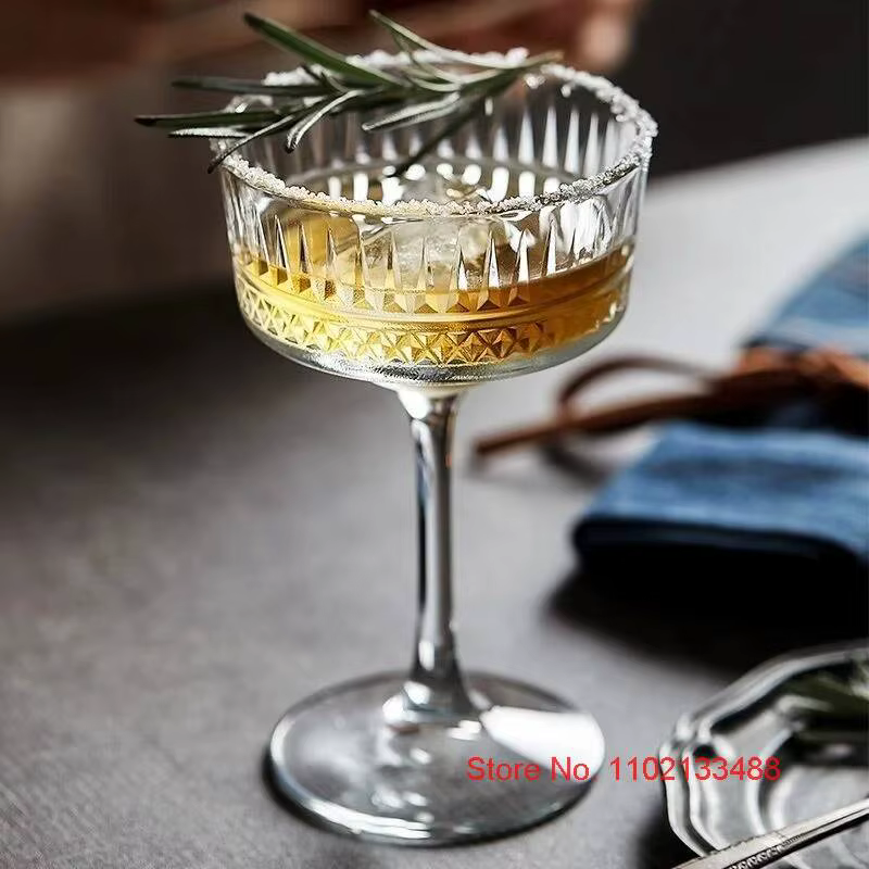 Verres à Martini sculptés