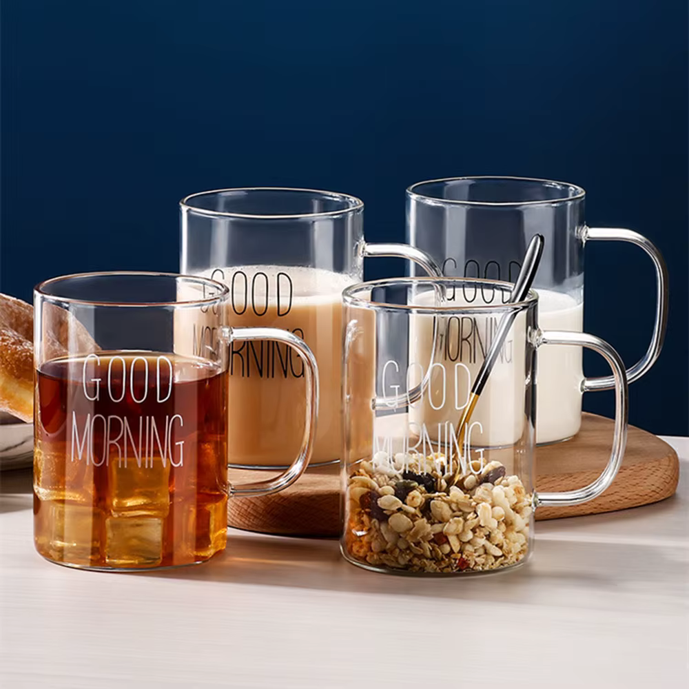 Tasse en verre du bonjour