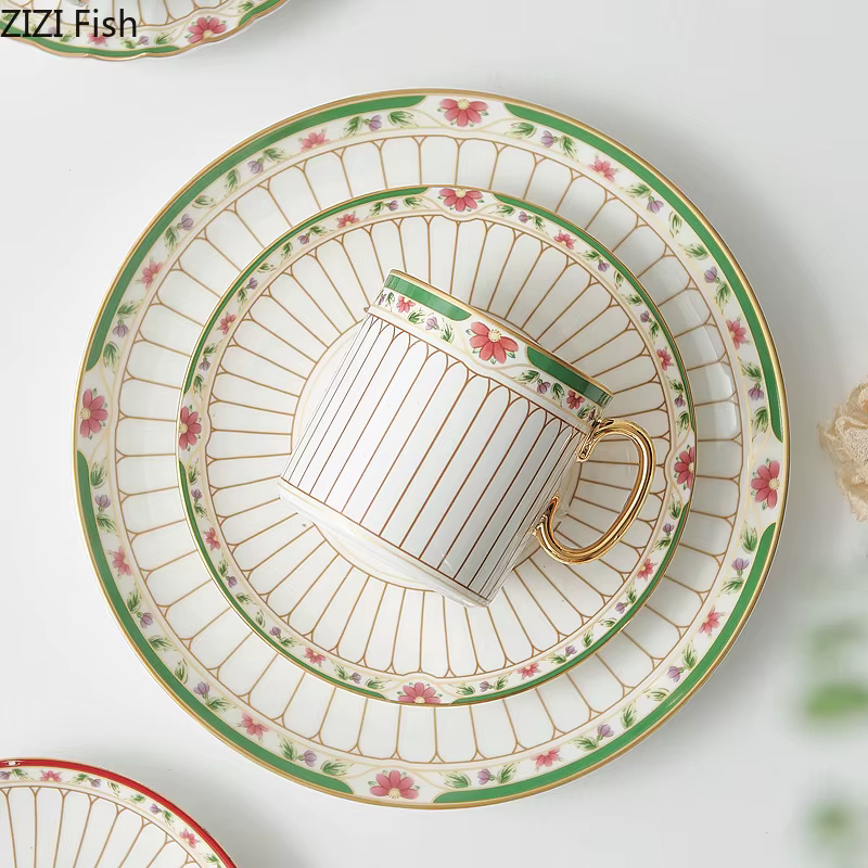 Tasse et soucoupe en céramique à cœur rayé plaqué or classique