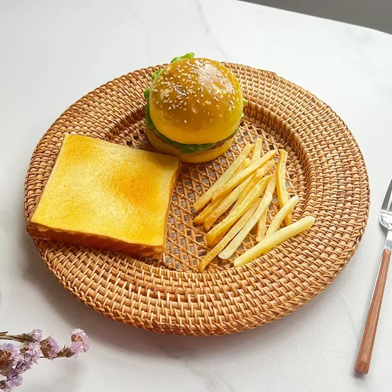 Assiette en rotin naturel faite à la main