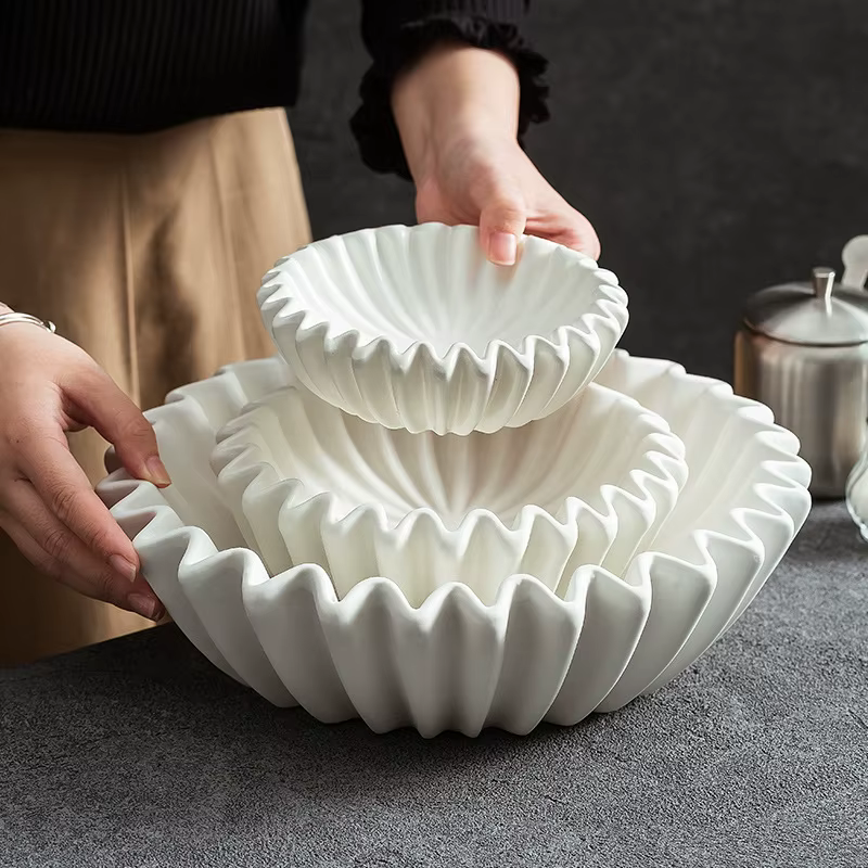 Assiette isolante en forme de feuille de lotus double couche en céramique blanche