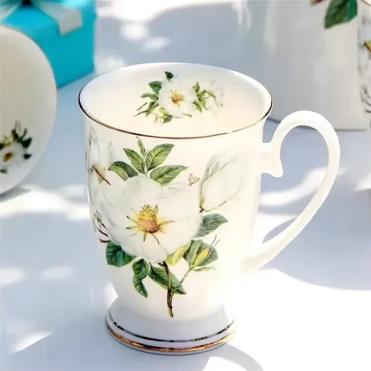 Tasses à café en porcelaine d'os