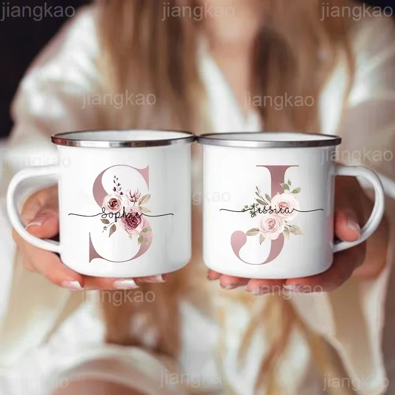 Tasse florale personnalisée avec nom initial