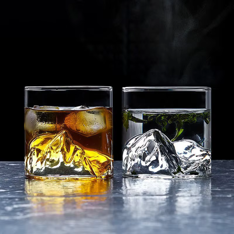 Verre créatif vue sur la montagne, Bar, glace, Cocktail, bière, thé
