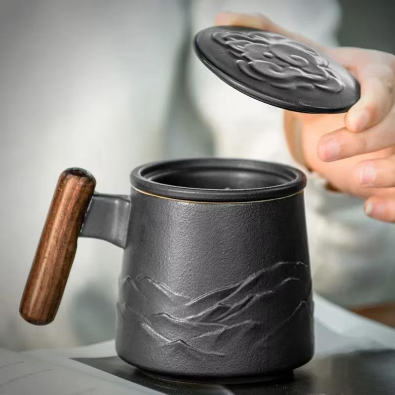 Tasses en céramique vintage avec poignée en bois