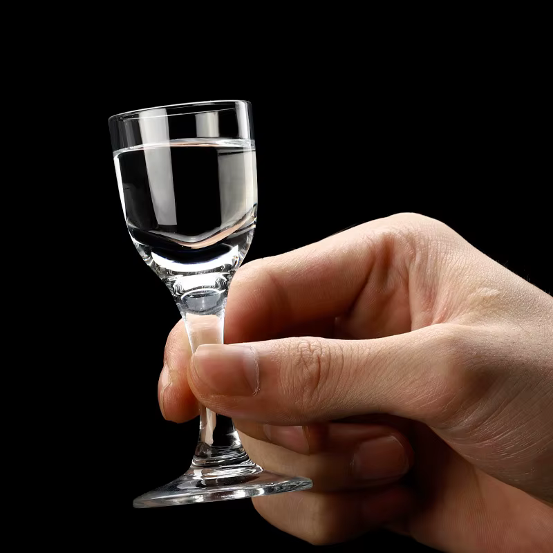 Ensemble de verres à liqueur à pied haut