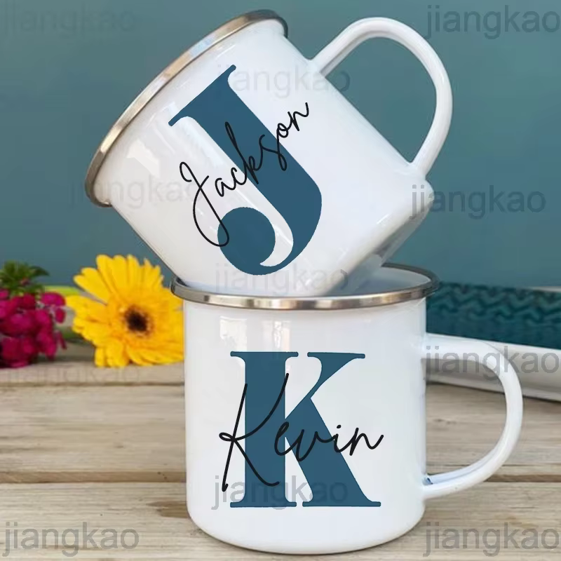 Tasse personnalisée initiale avec nom
