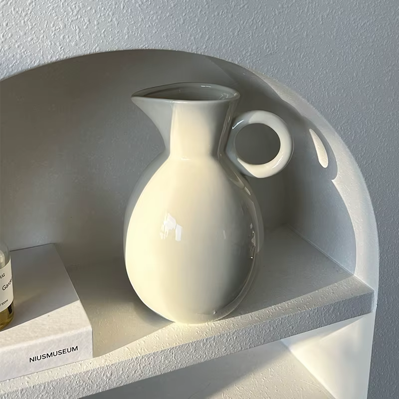 Vase à fleurs en céramique blanche Vintage
