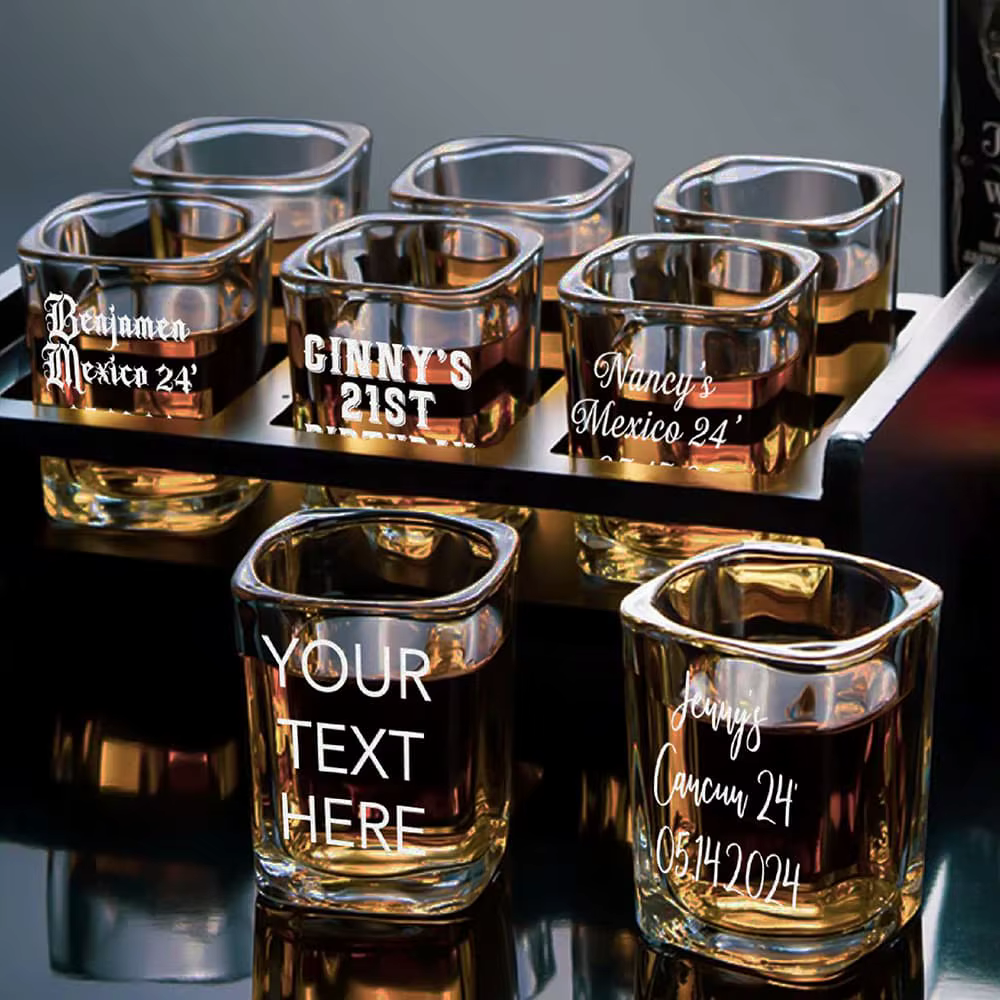 Verre à liqueur gravé personnalisé avec logo