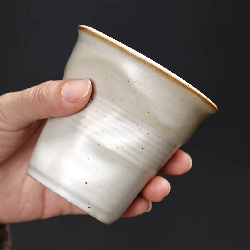 Tasse à café en céramique faite à la main