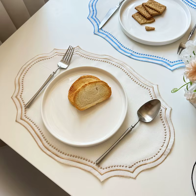 Tapis de Table en dentelle française