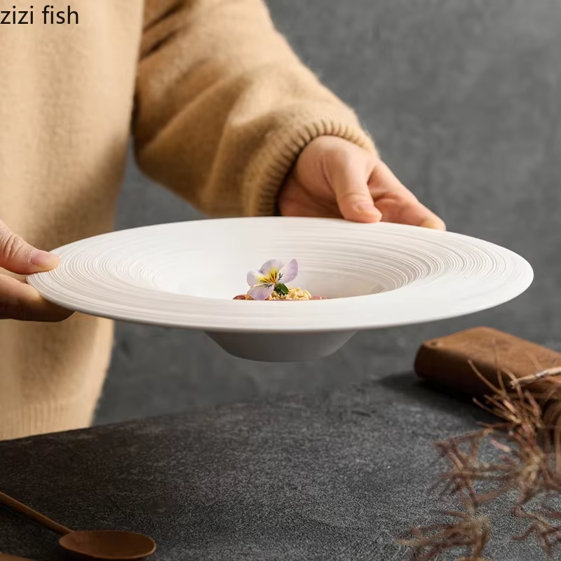Assiette de service en céramique blanche