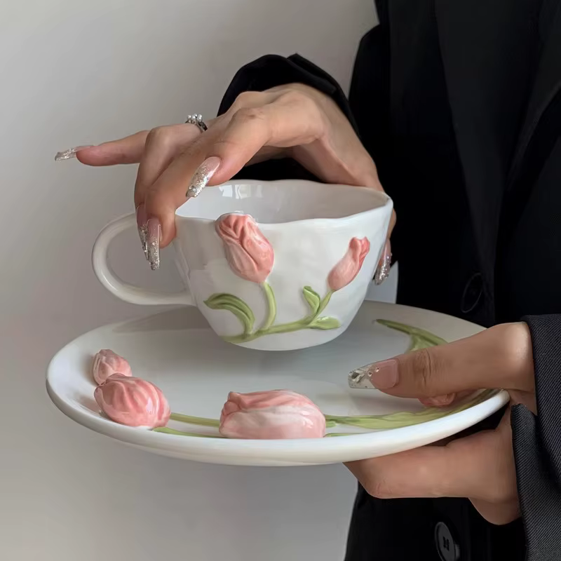 Tasse tulipe en céramique en Relief européen, thé de l'après-midi, Dessert, pâtisserie, fleurs peintes, tasse à café, tasse d'eau pour Couple, théière de café