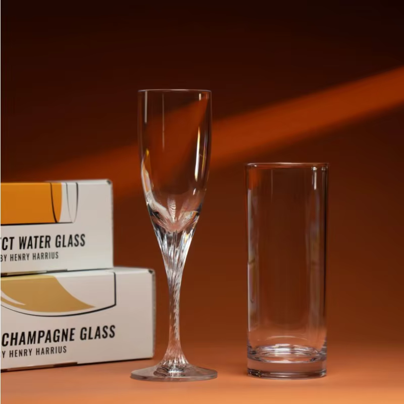 Verre à eau parfait et verre à Champagne parfait par Henry H