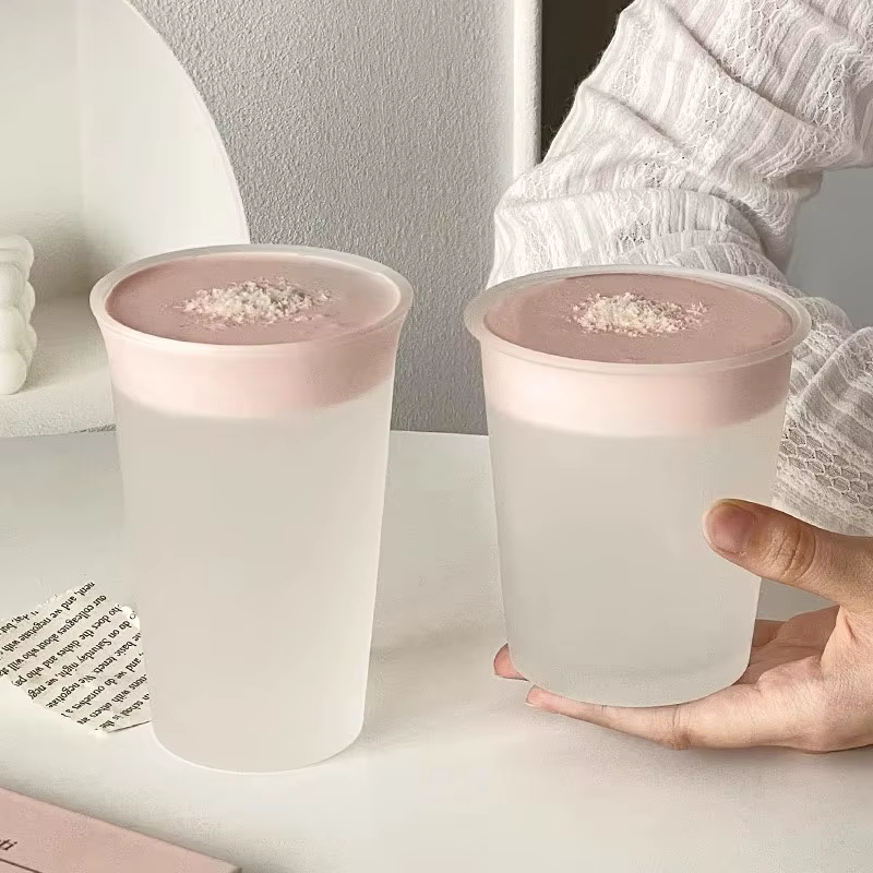 Tasse en verre conviviale ré simple pour la maison