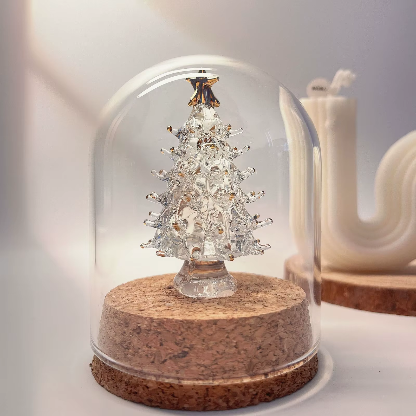 Dôme en verre, Base en bois