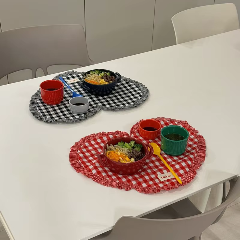 Napperons de table à manger coréens à carreaux en forme de cœur