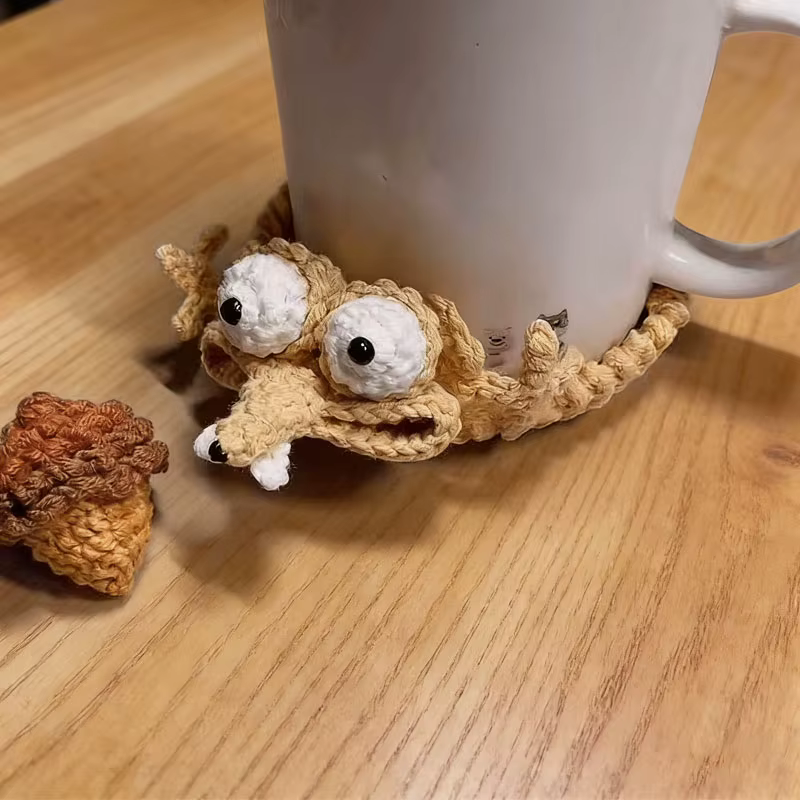 Sous-verre en crochet fait main en forme d'écureuil