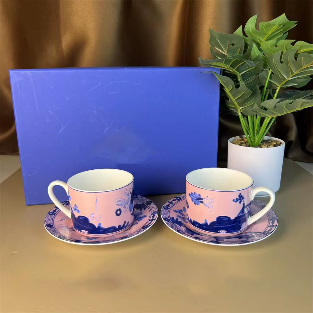 Tasse à café et soucoupe