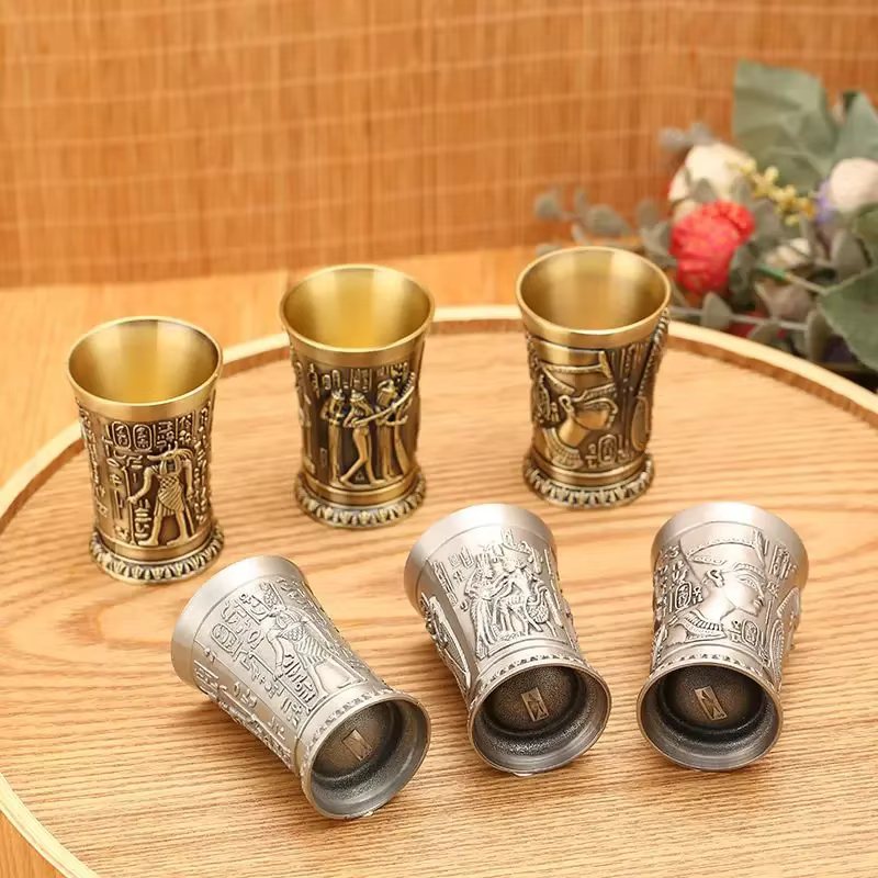 Verre à vin égyptien Vintage en métal