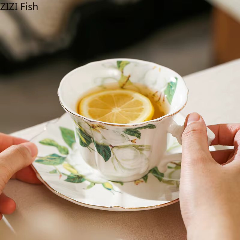 Tasses peintes camélia élégantes