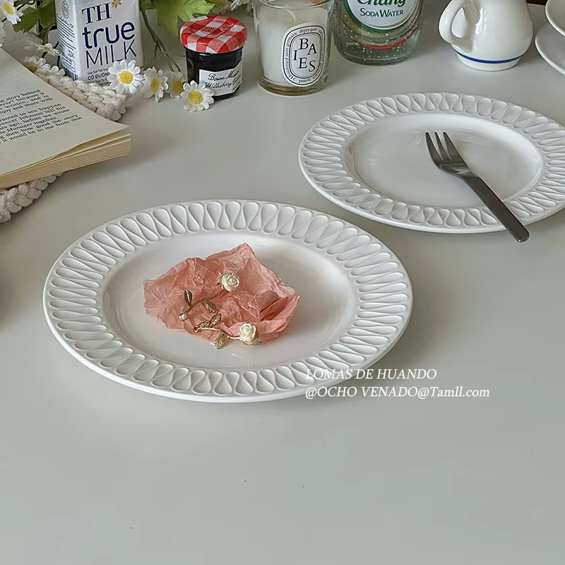 Assiette en Relief blanche française